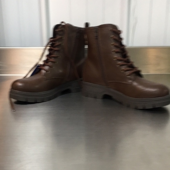 New WB Woman’s White Mountain Chevy DK Brown Smooth Boots - Picture 5 of 8